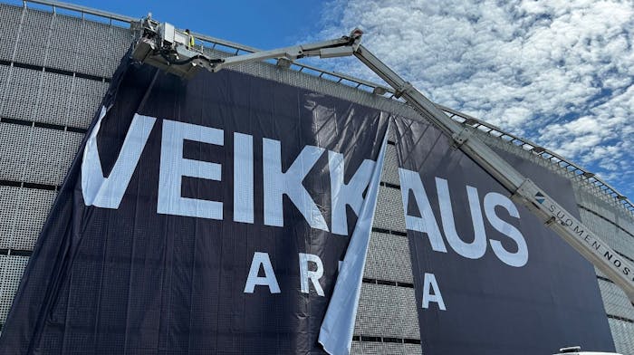 Veikkaus brändi Veikkaus Arenan julkisivussa.